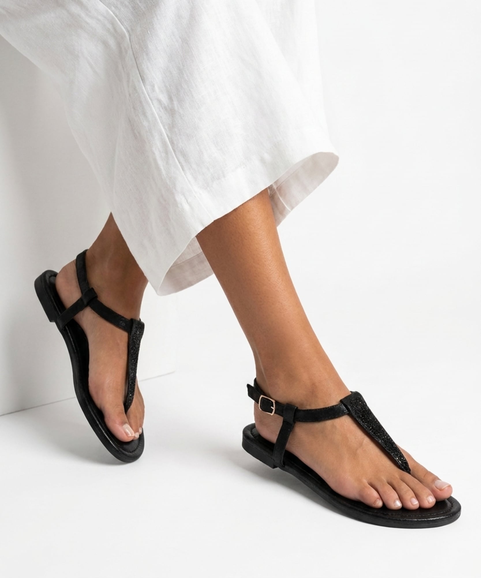 Sandalia plana detalle strass